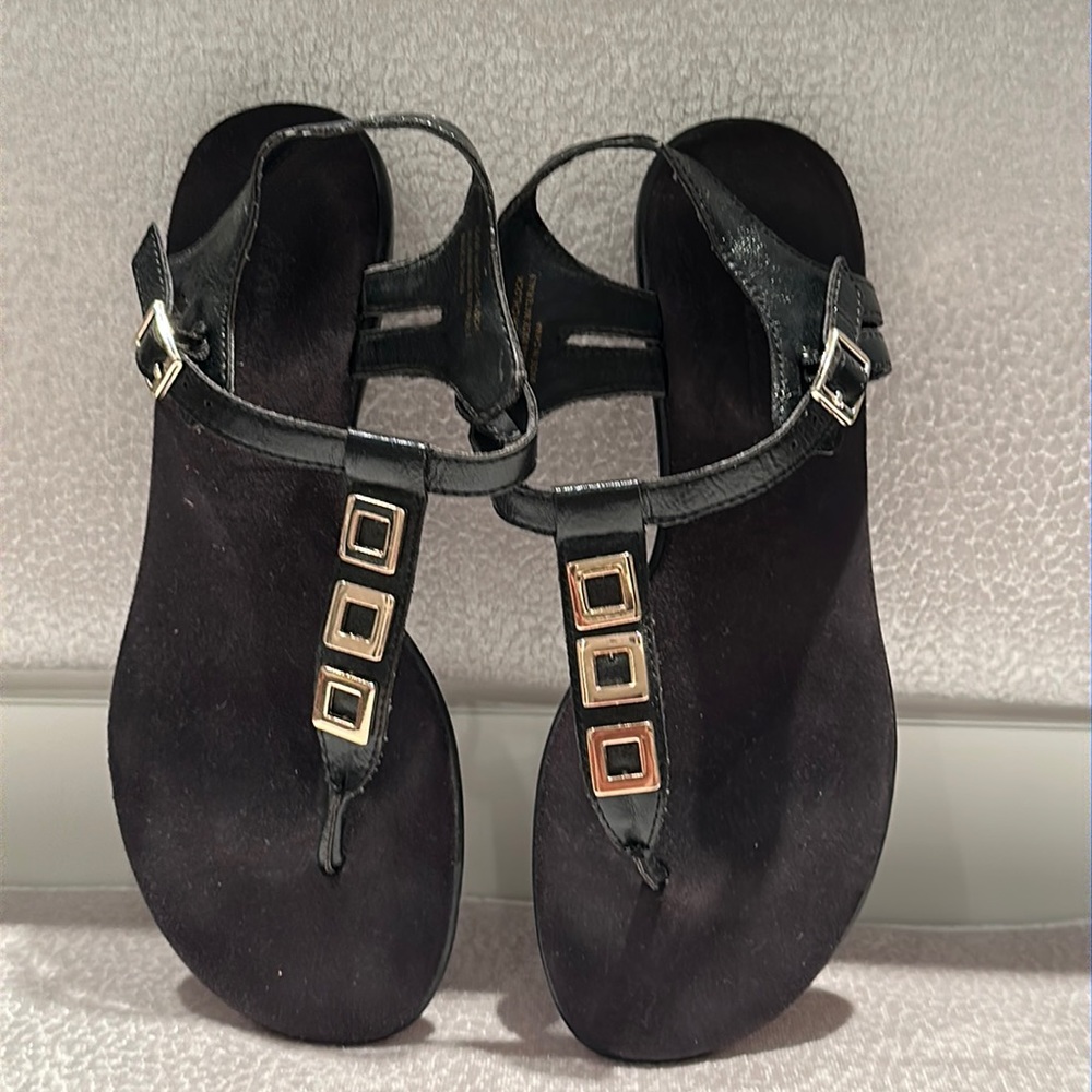 Aerosole thong sandals size 6